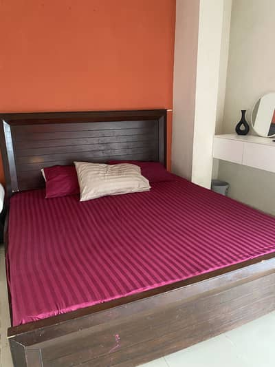 King Size Wooden Bed Urgently for sale