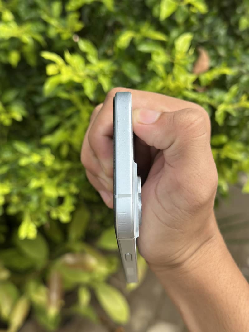 Apple iPhone 15 2