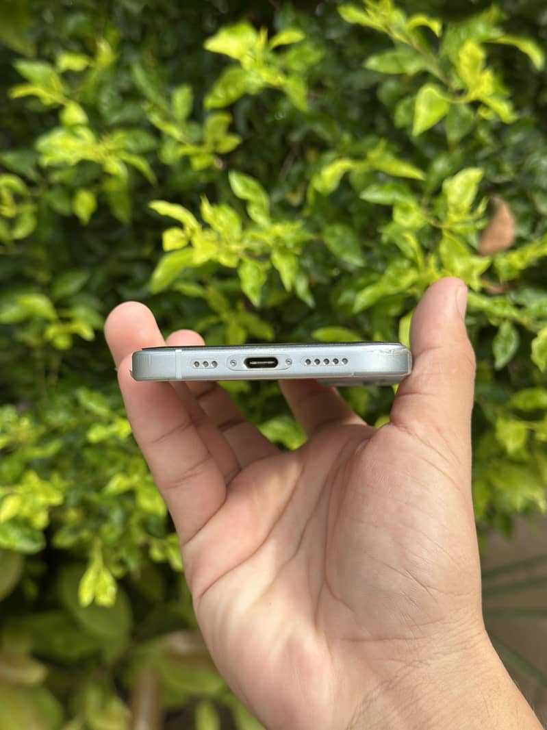 Apple iPhone 15 4