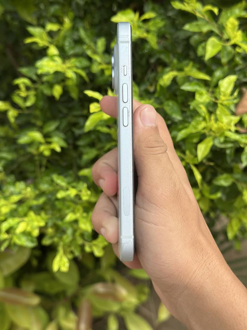 Apple iPhone 15 5