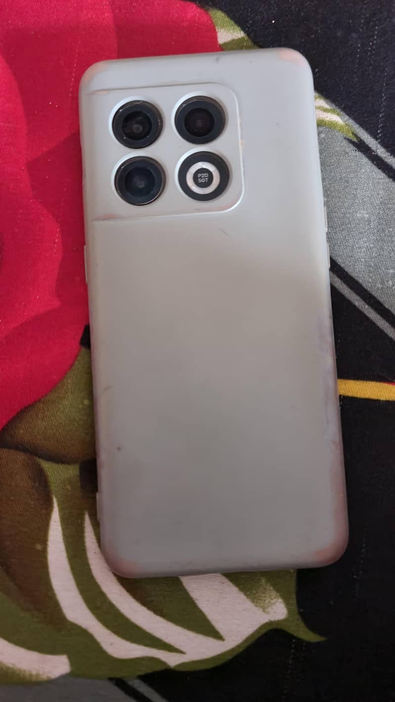 One Plus 10 Pro 4