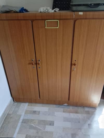 3 door wardrobe
