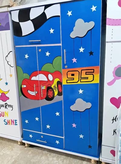 kids wardtobe size 3.5x6 ft