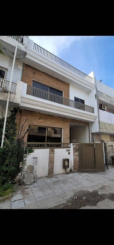 Cda Sector F-10/3(20*40) Triple Storey 2-Bedroom House For Sale.