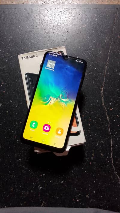 samsung. . A30 4 rem 64. GB with box olny