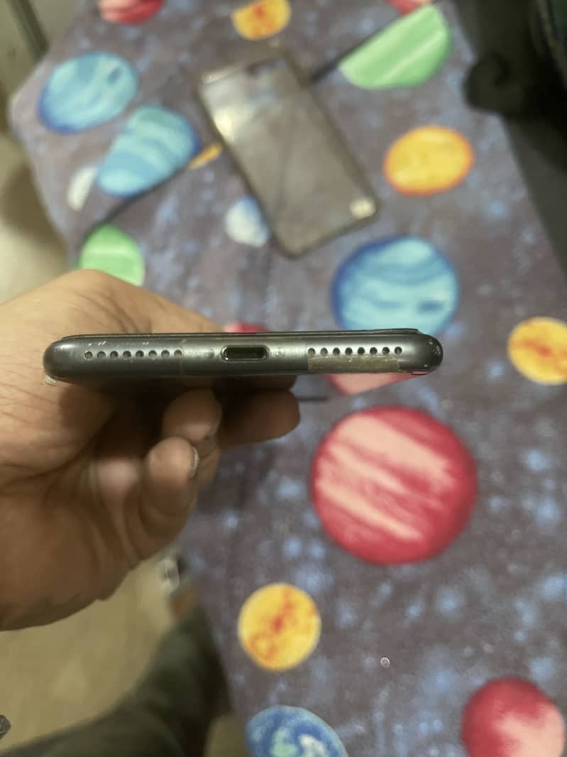 Apple iPhone 8 Plus 3