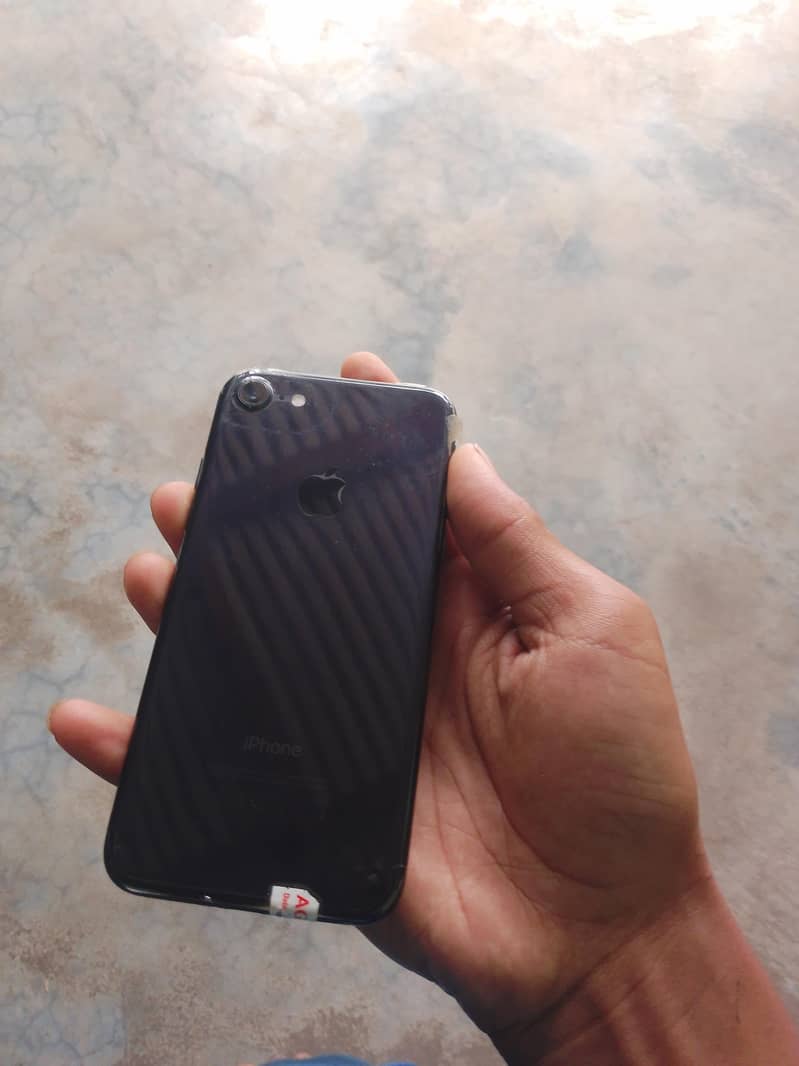 Apple iPhone 7 0