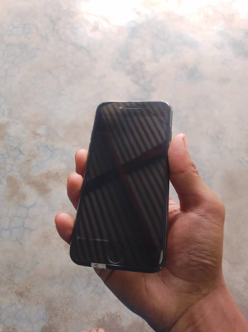 Apple iPhone 7 1