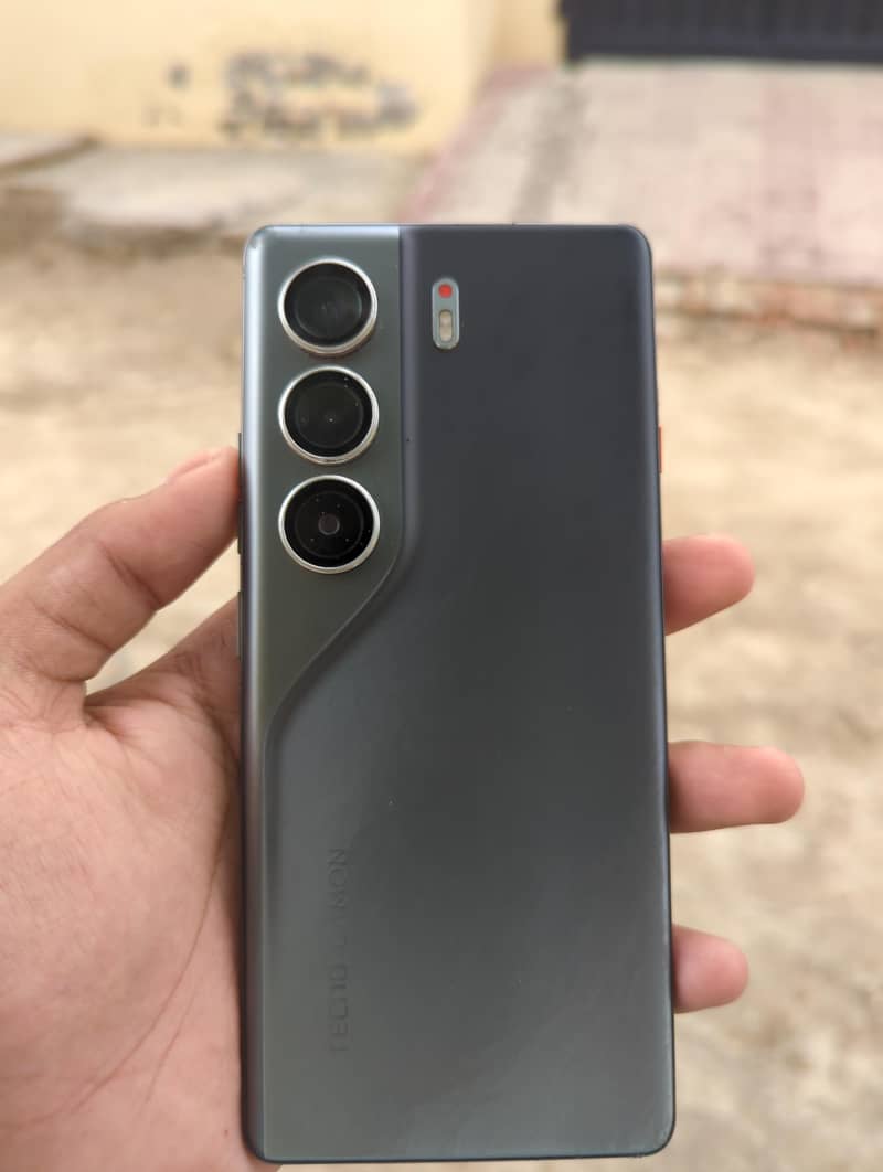 Tecno CAMON 40 Pro 0