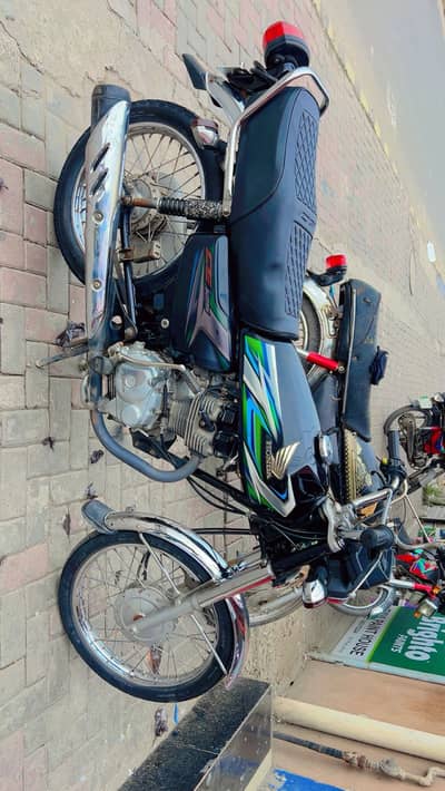Honda 125 2023Modle seal engine lahore nombe clean excellent condation