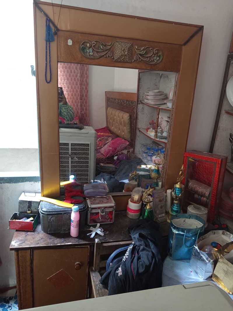 Almari, Show Case, Dressing Table 4