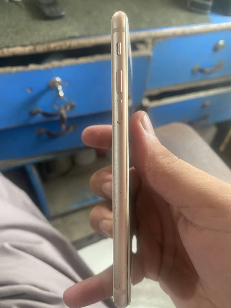 Apple iPhone 8 1