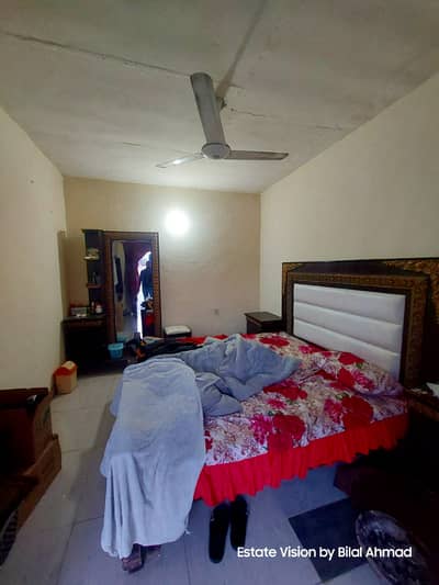 0321 86 10 688 Hot location Madina Town Girls university k bilkul pass 1st floor & 2nd floor available for rent with 3bedroom 3bath