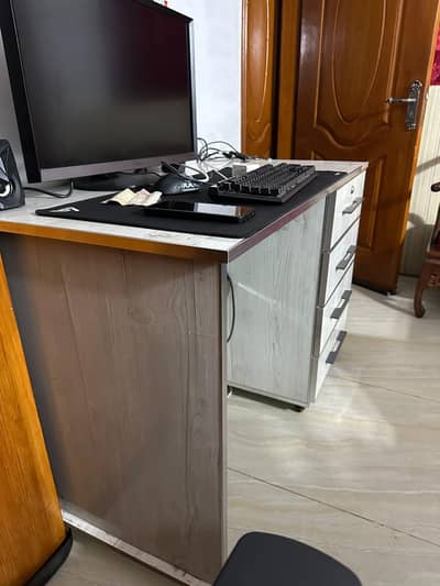 table good condition 10/9 all ok