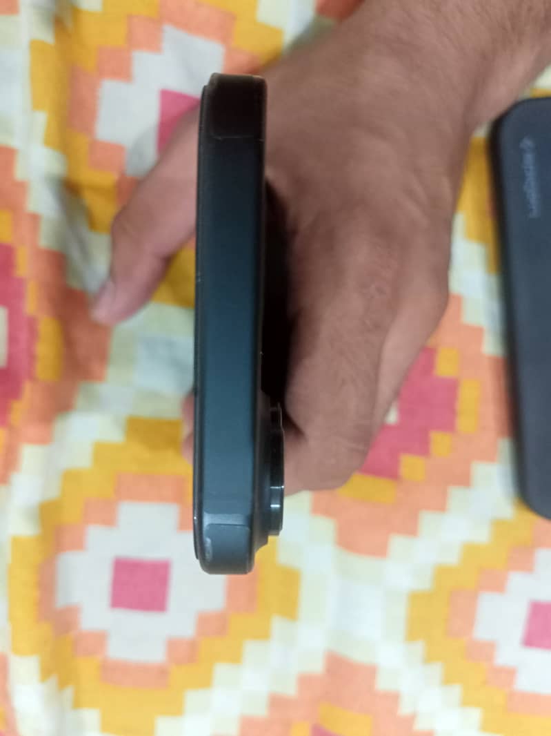 Iphone 16 JV 8