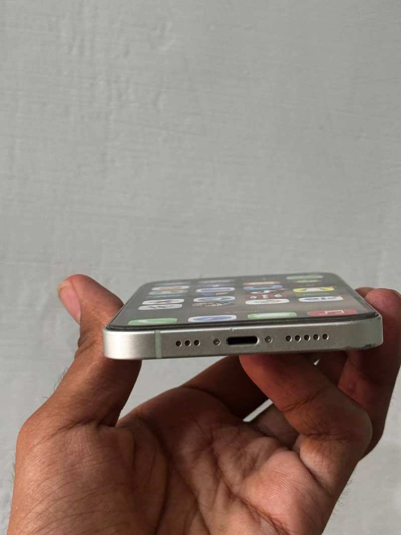Apple iPhone 12 2