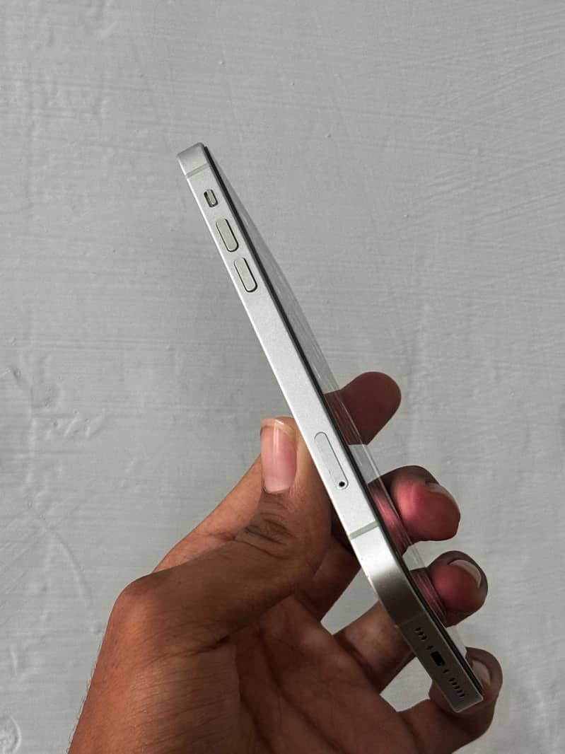 Apple iPhone 12 3