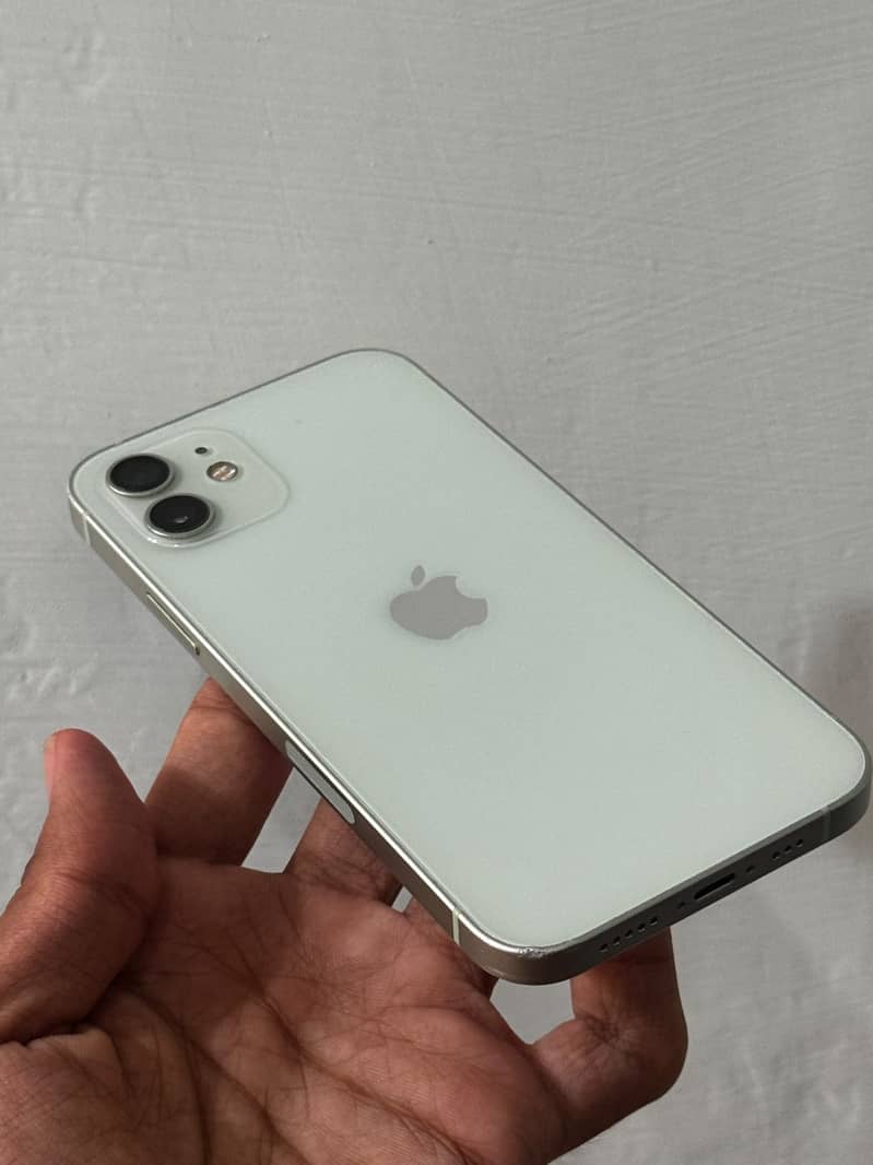 Apple iPhone 12 6