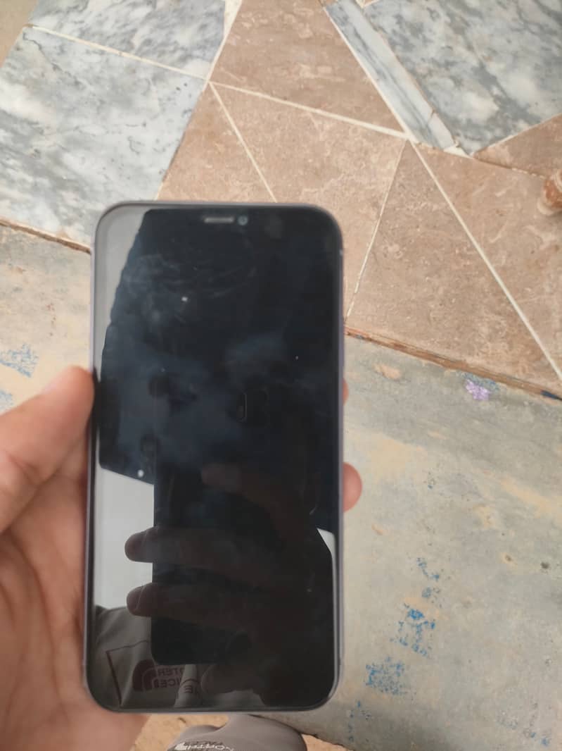 Apple iPhone 11 4