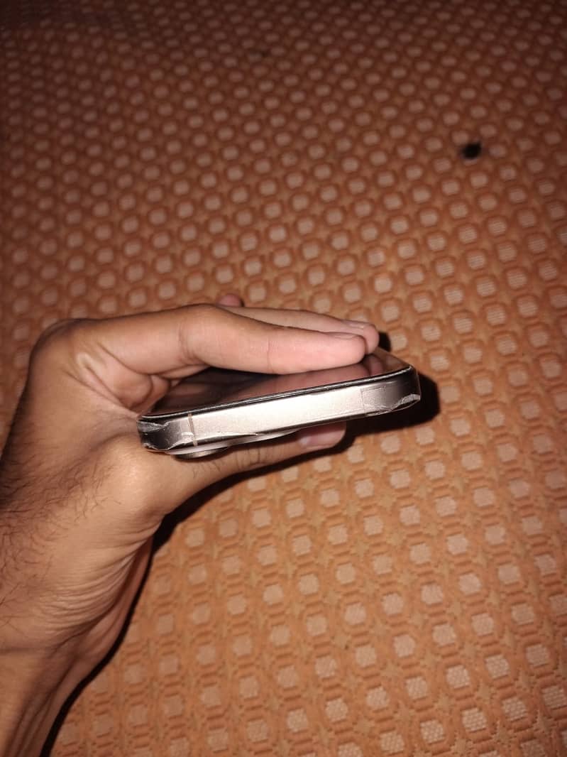 iPhone 16 pro 1