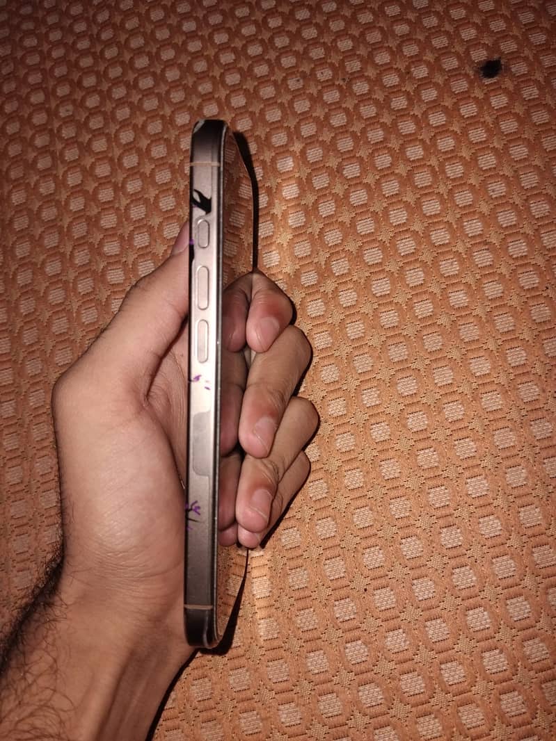 iPhone 16 pro 2