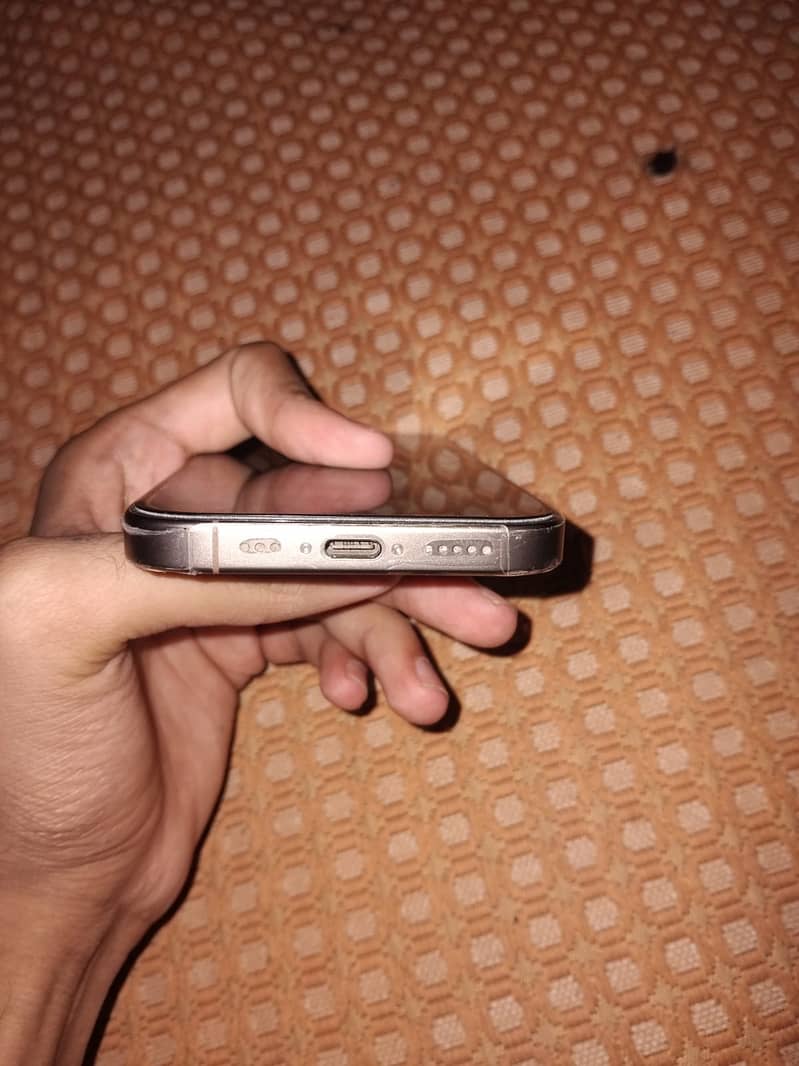 iPhone 16 pro 5
