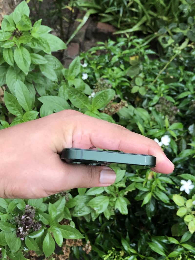 Apple iPhone 13 3