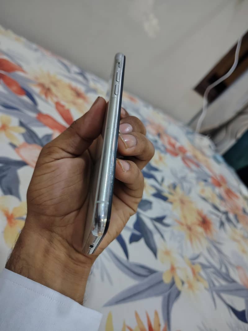 Apple iPhone X 3