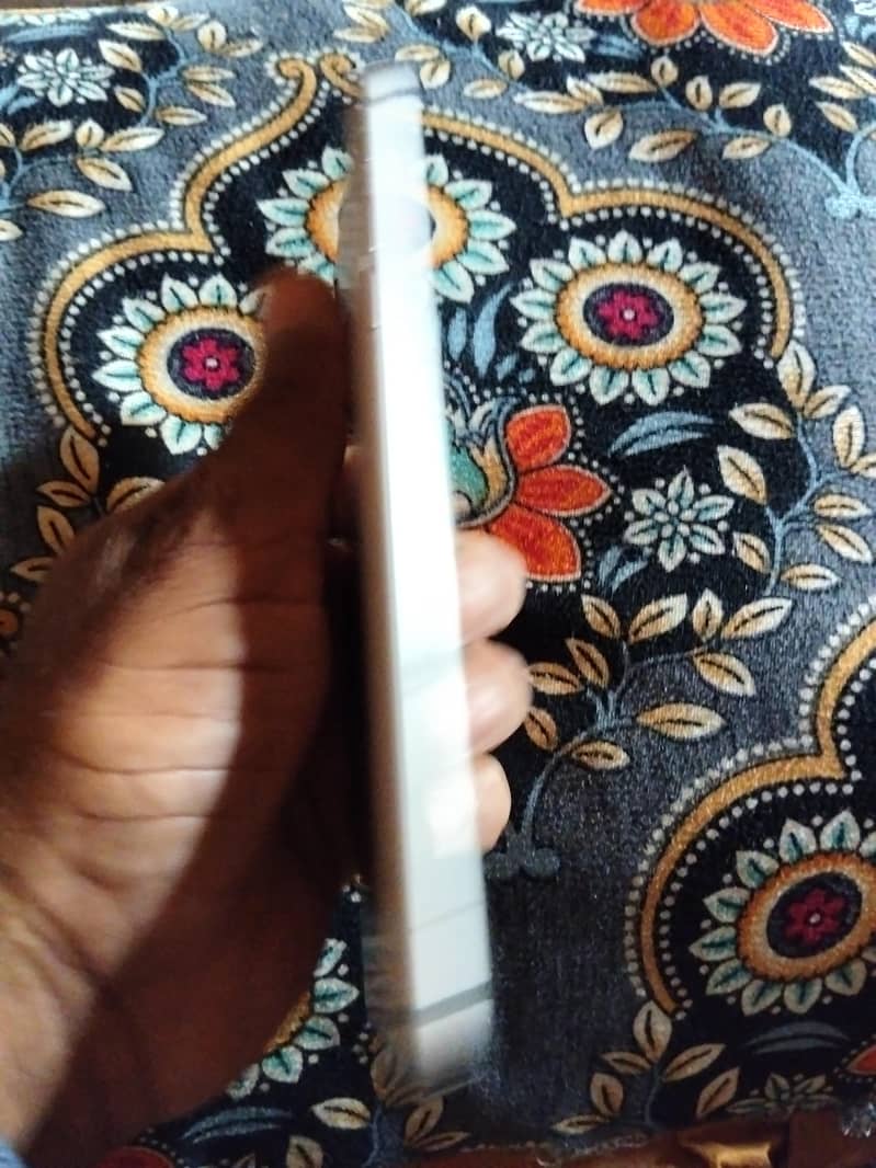 Apple iPhone 6 Plus 3