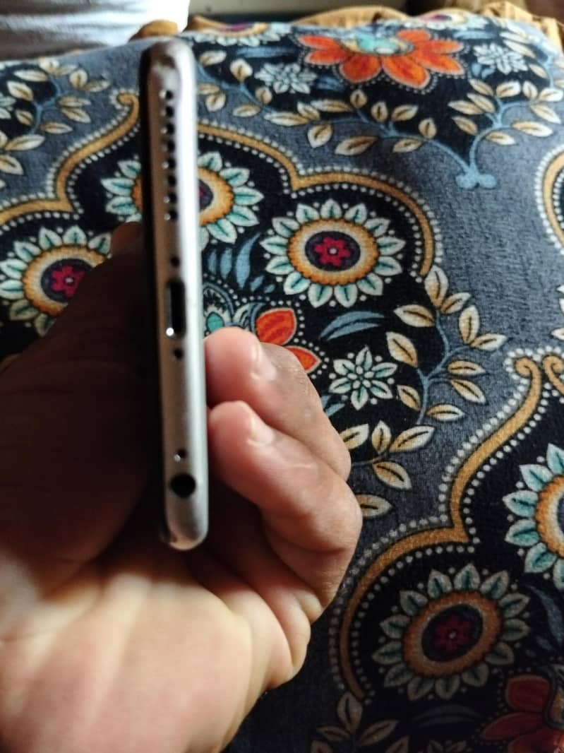 Apple iPhone 6 Plus 5