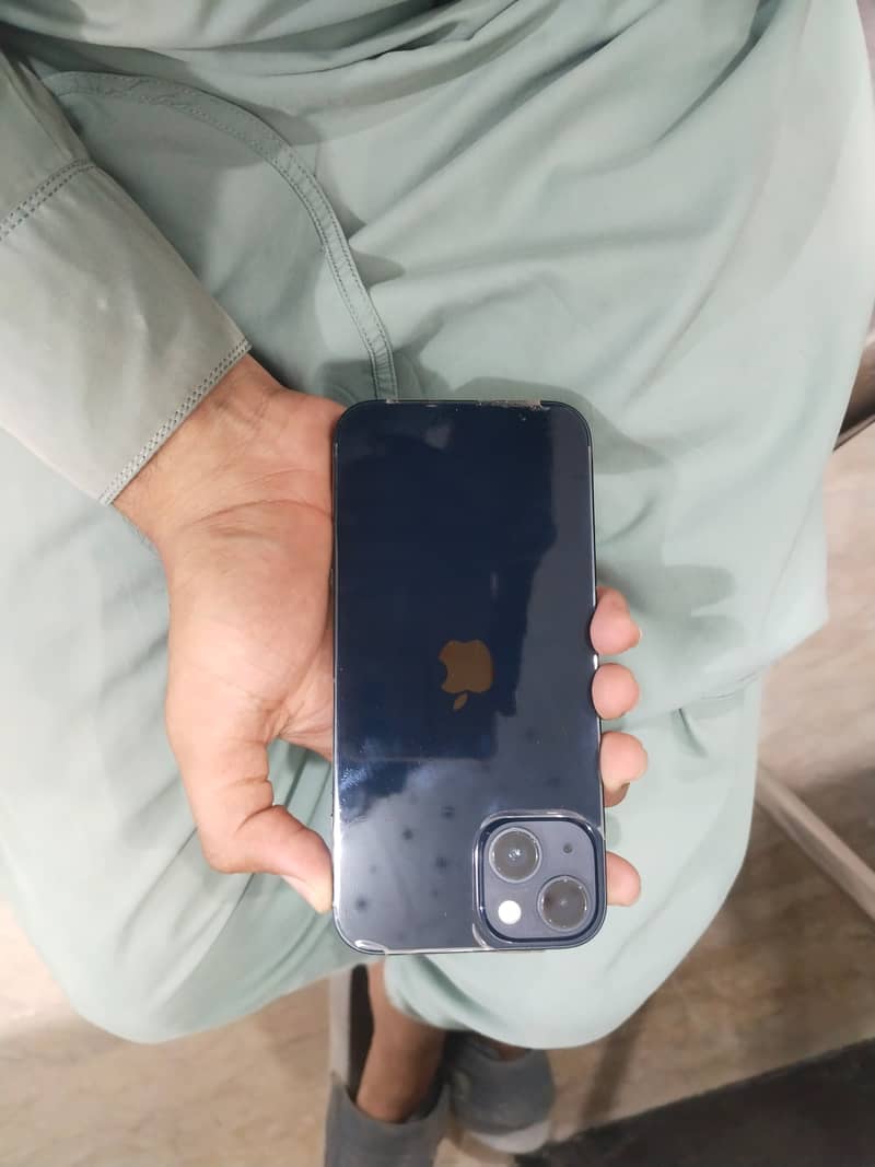 Apple iPhone 13 2