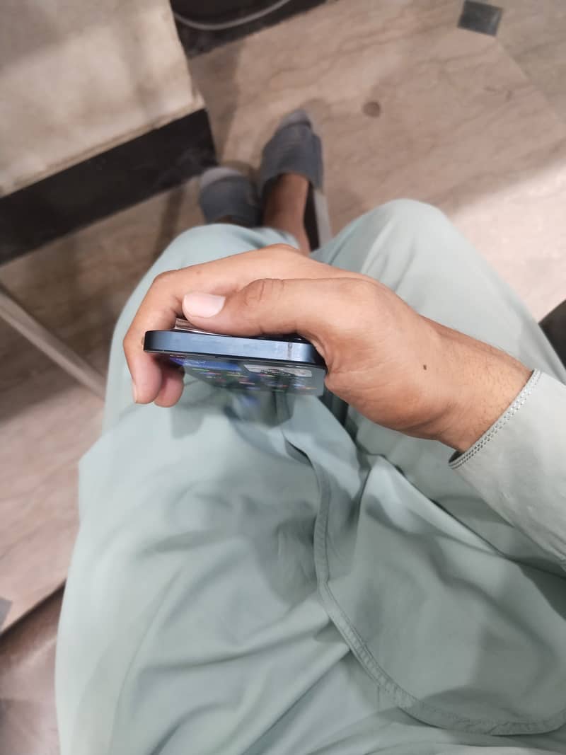 Apple iPhone 13 5