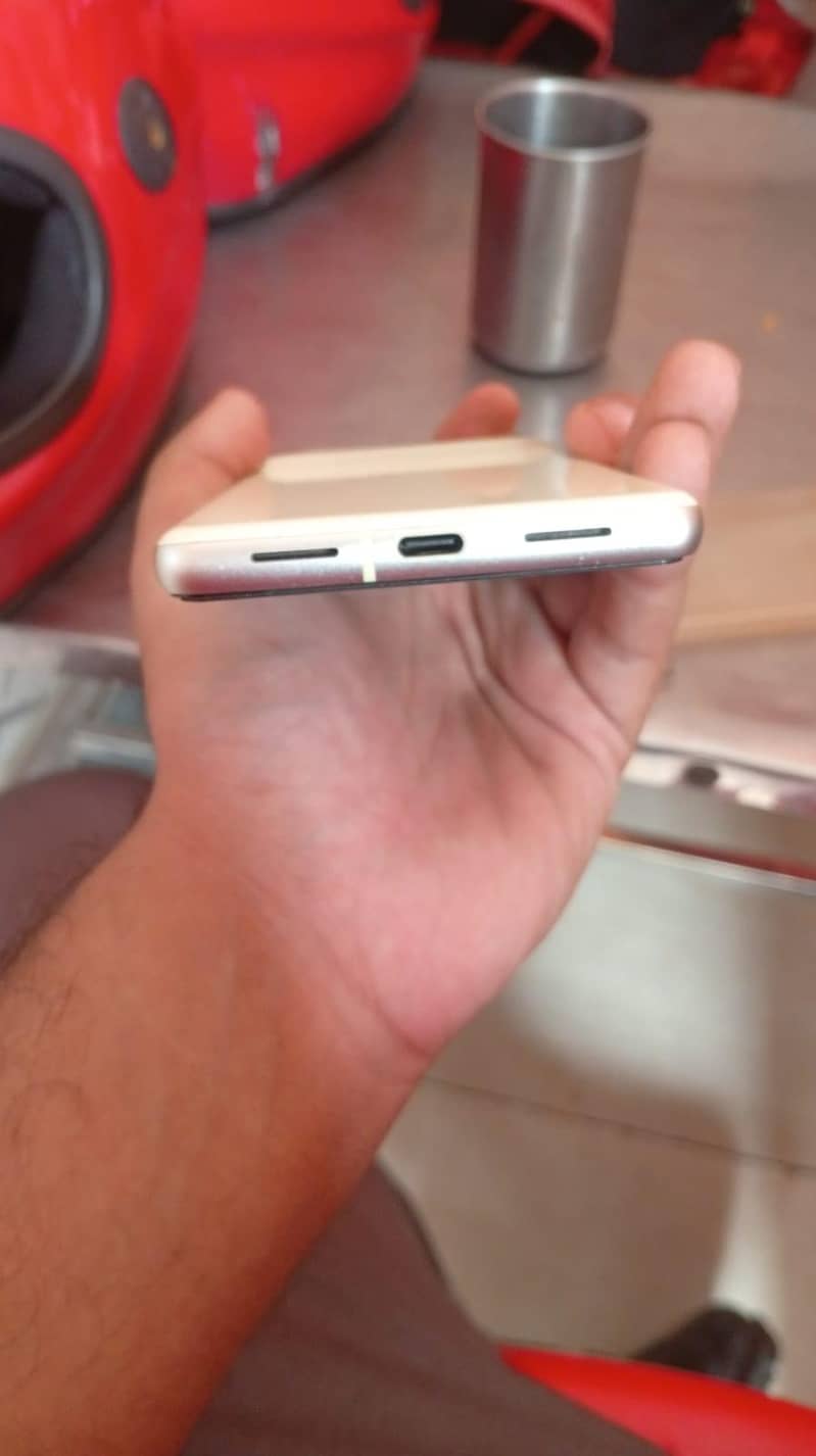 Google Pixel 7 4