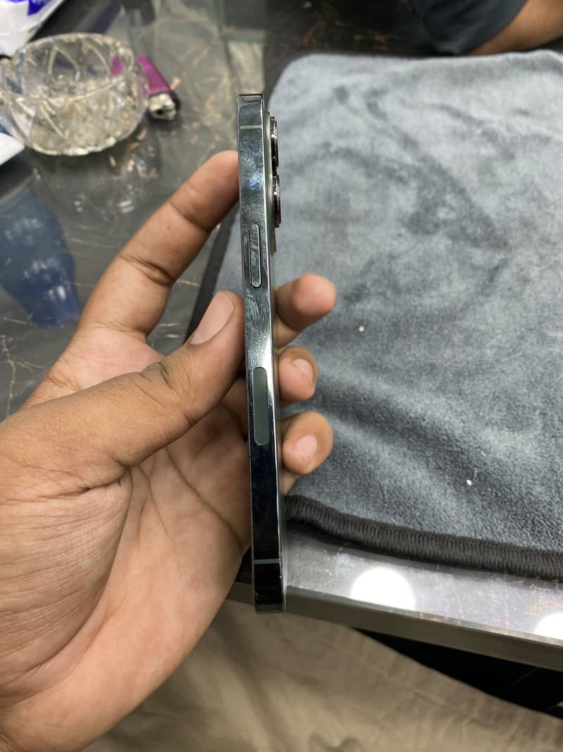 Apple iPhone 13 Pro 2