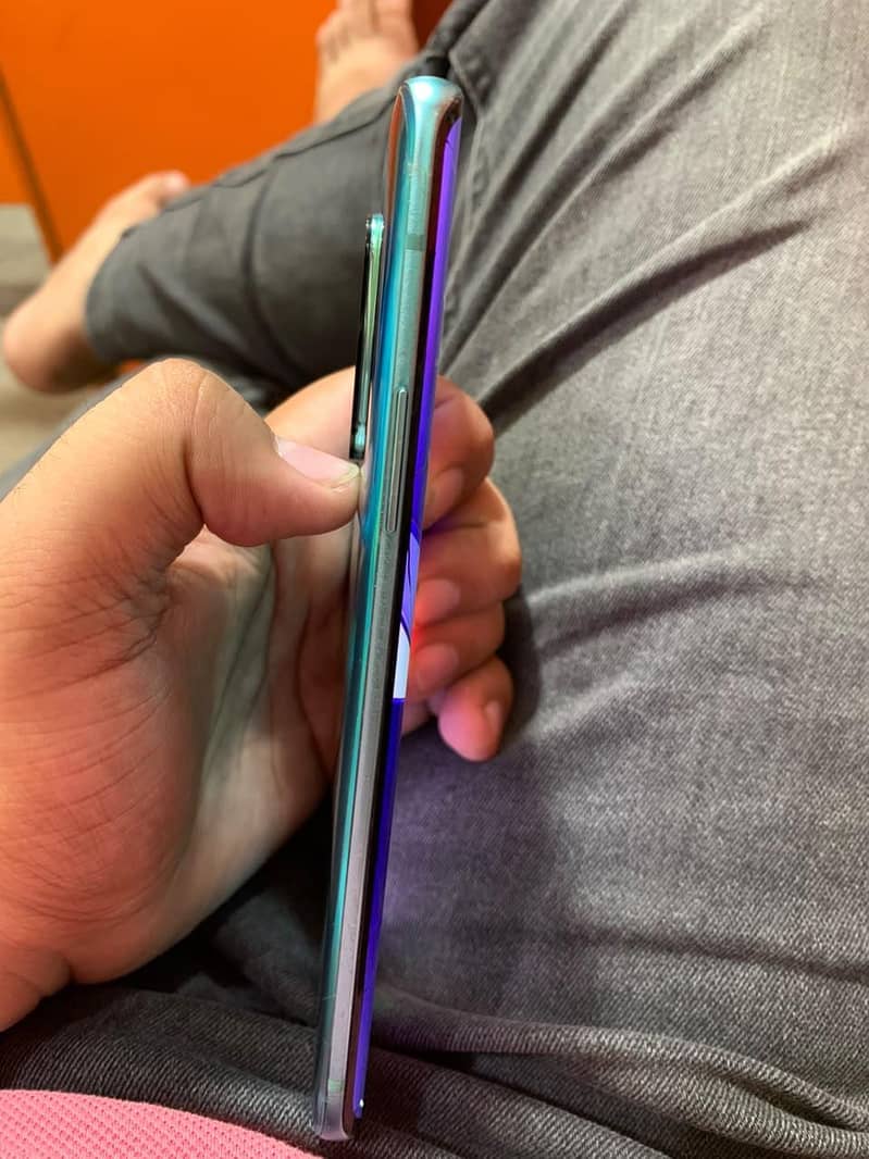 one plus 8pro 12/256 2