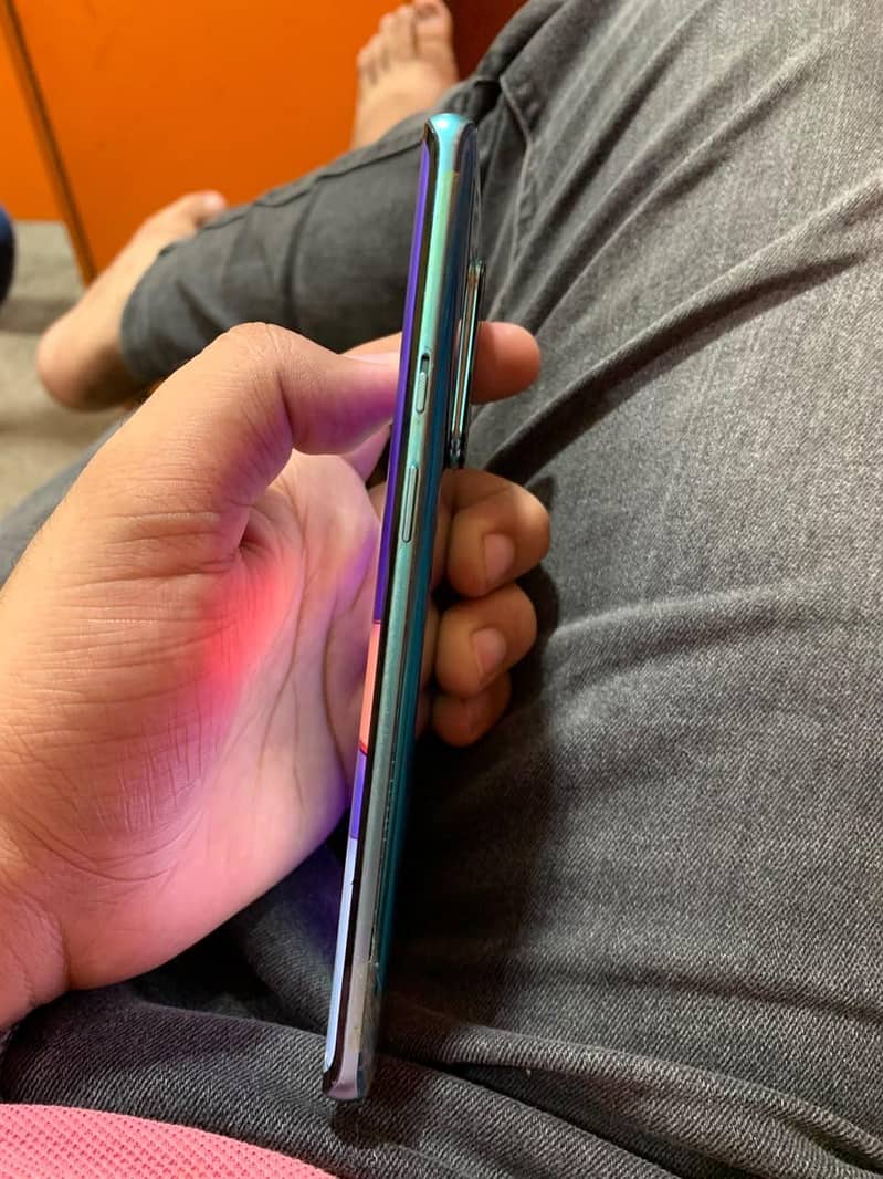 one plus 8pro 12/256 3