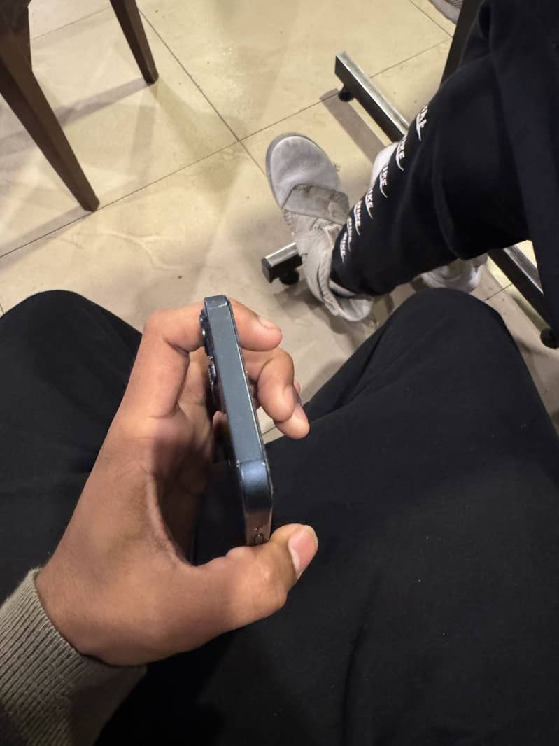 Apple iPhone 13 0