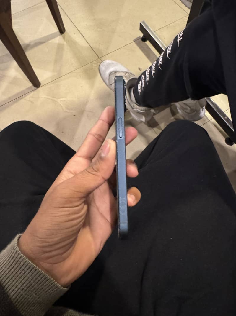 Apple iPhone 13 2