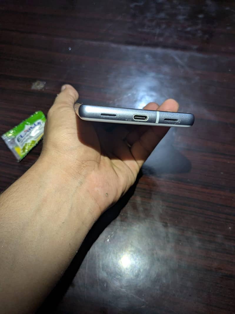 Google Pixel 7a 2