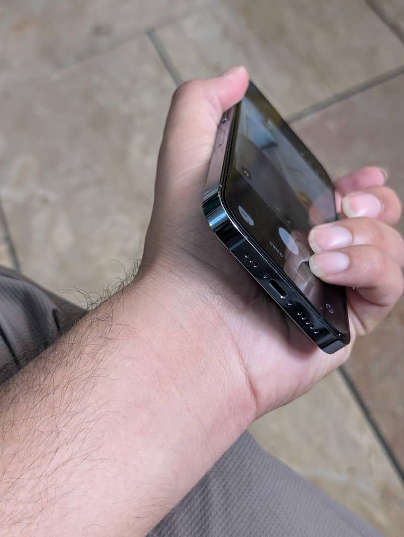 Apple iPhone 13 Pro 1