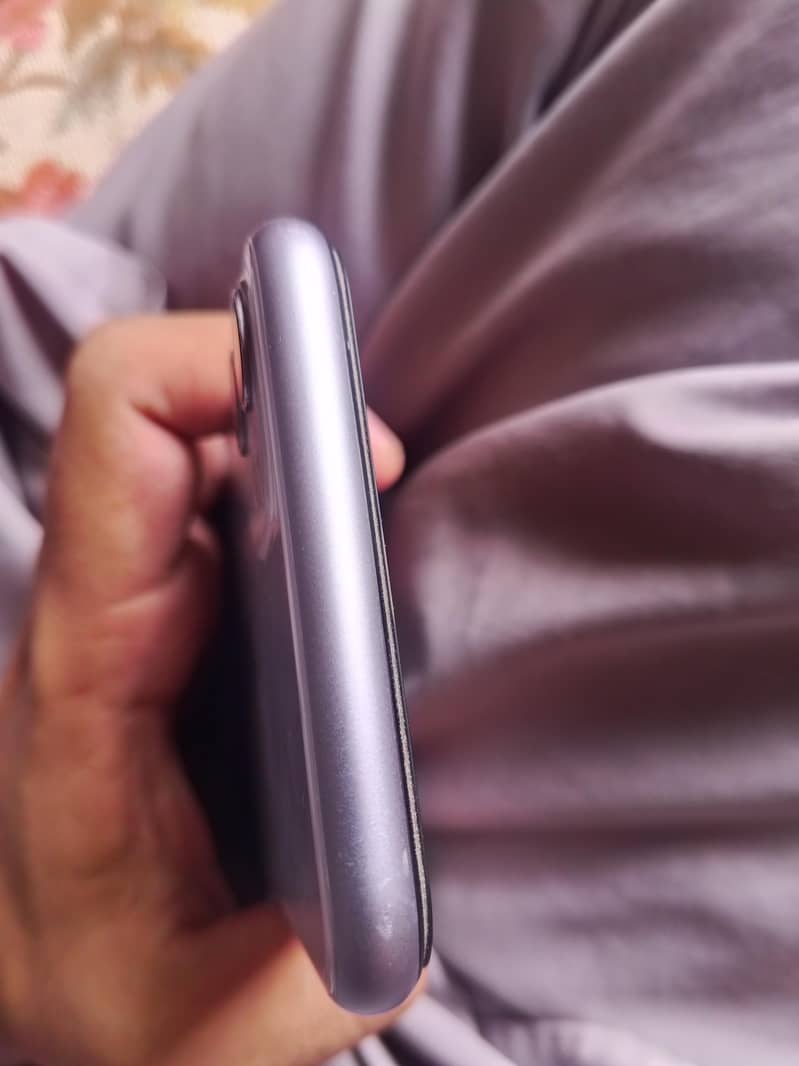 Apple iPhone 11 3
