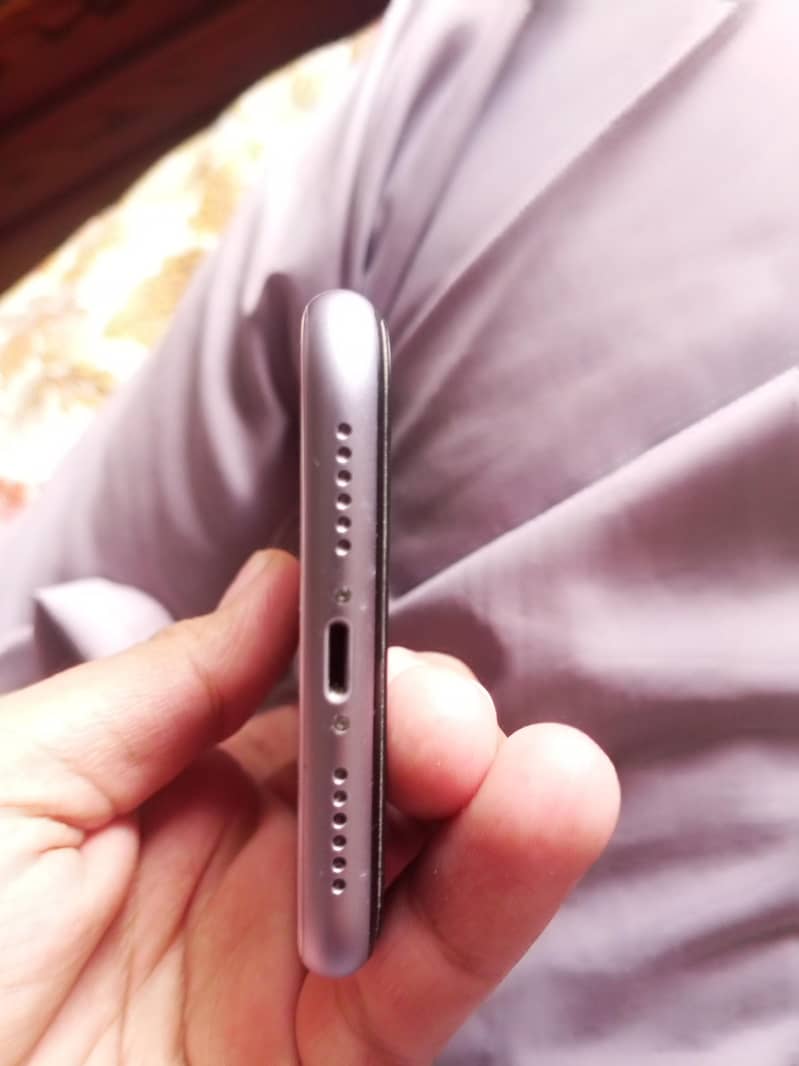 Apple iPhone 11 5