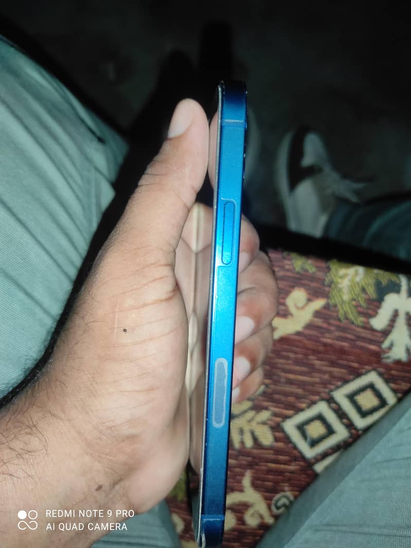 Apple iPhone 12 2