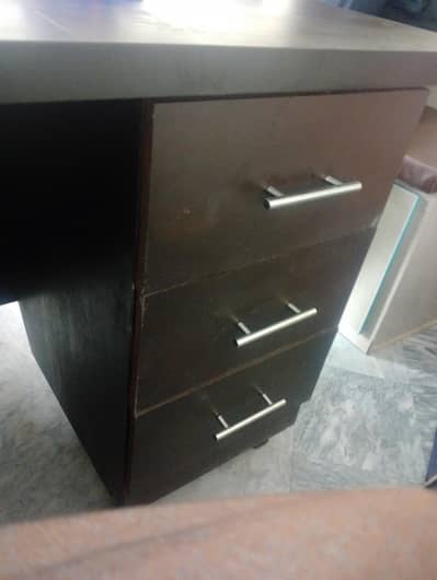 office manager table