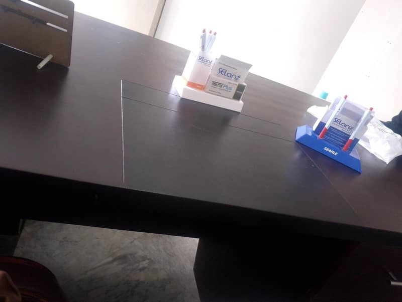 office manager table 1