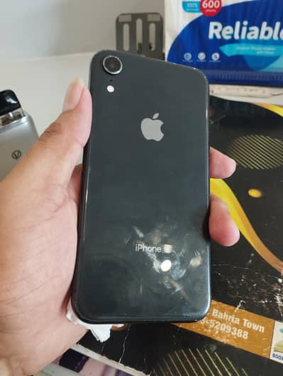 iPhone XR 64gb factory unlocked one hand used phone