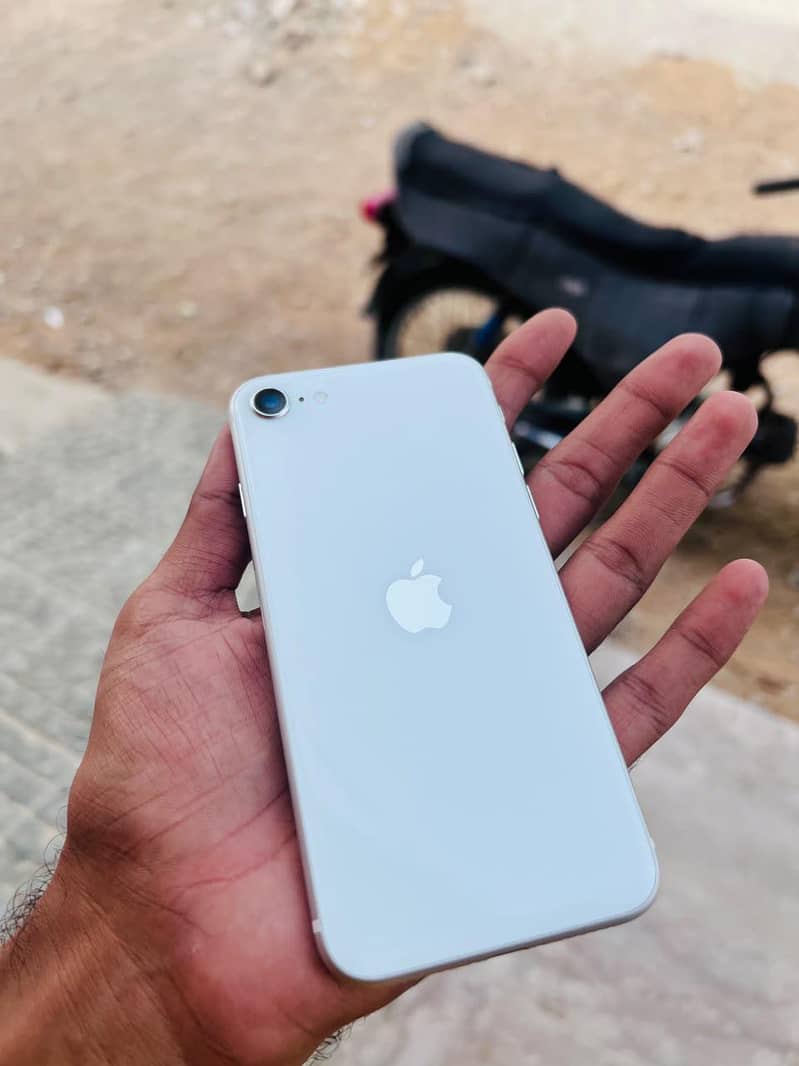 Apple iPhone SE 2ND GENERATION 0