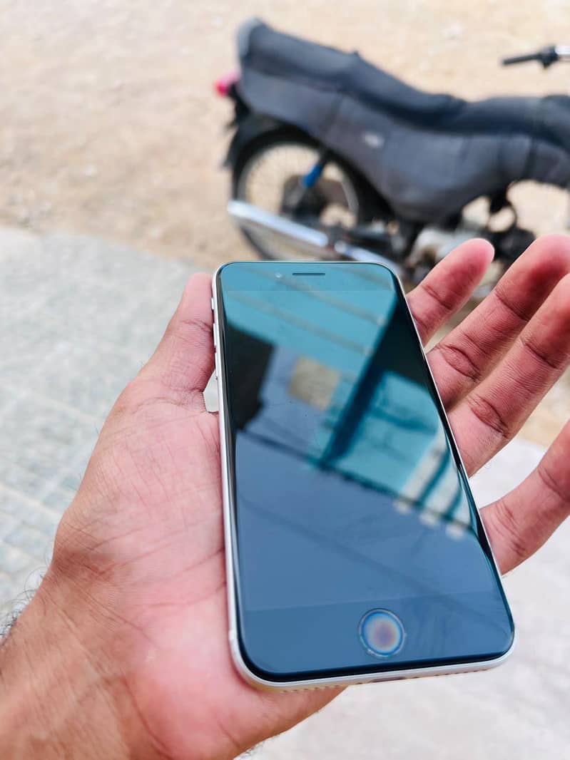 Apple iPhone SE 2ND GENERATION 1
