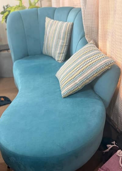 Turquoise Velvet Chaise Lounge – Curved Accent Sofa with Cushions