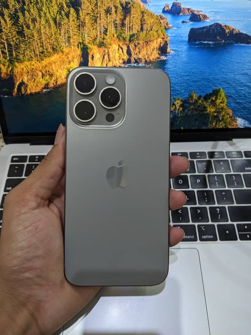 Apple iPhone 15 Pro Max 0